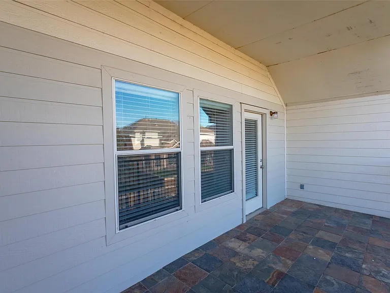 504 Connemara Ct — Photo 35
