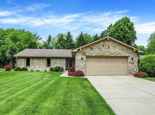 3944 Villas Dr, Greenwood, IN 46142