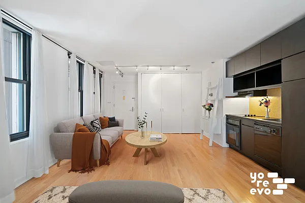 Sold by Yoreevo, LLC | media 3