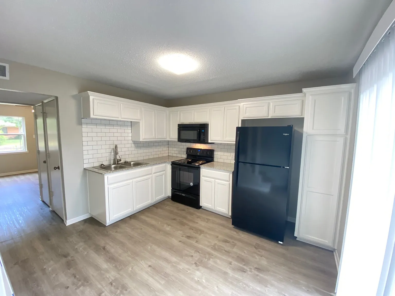 2 bed, 1.5 bath, 795 sqft, $1,025 — Photo 4