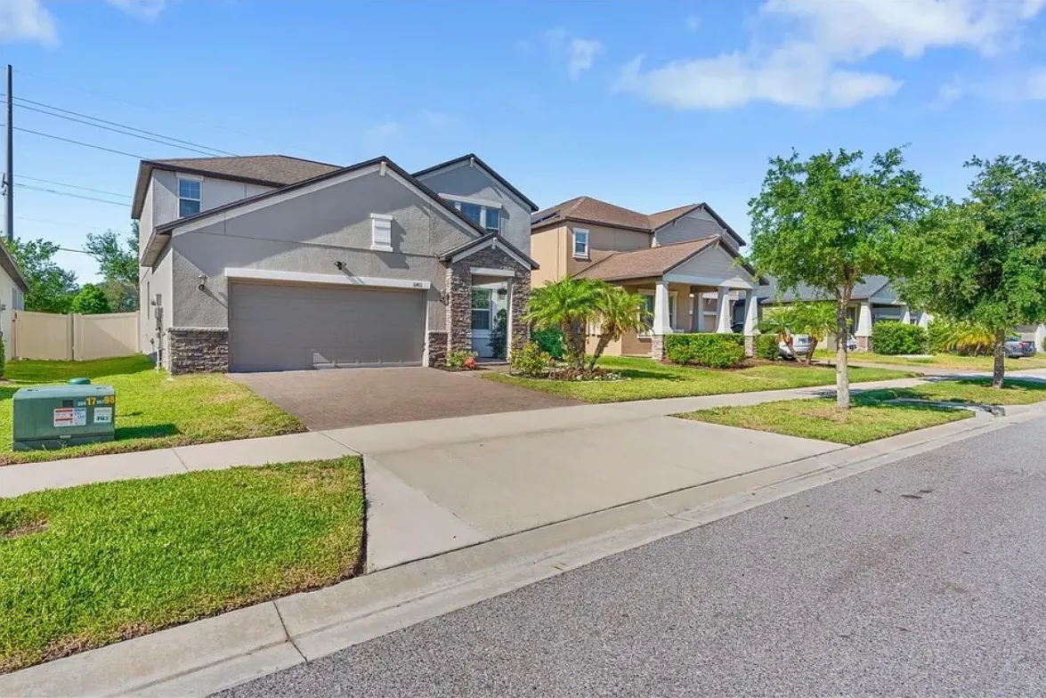 4 bed, 2555 sqft, $3,000 — Photo 4