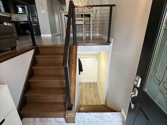 3rd image of 923 Purcell Cres