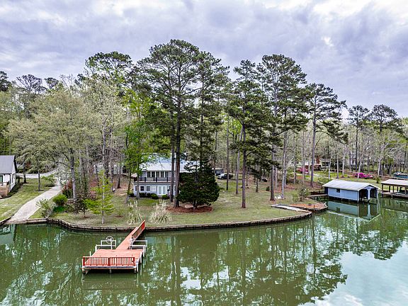 3rd image of 120 Edith Ln