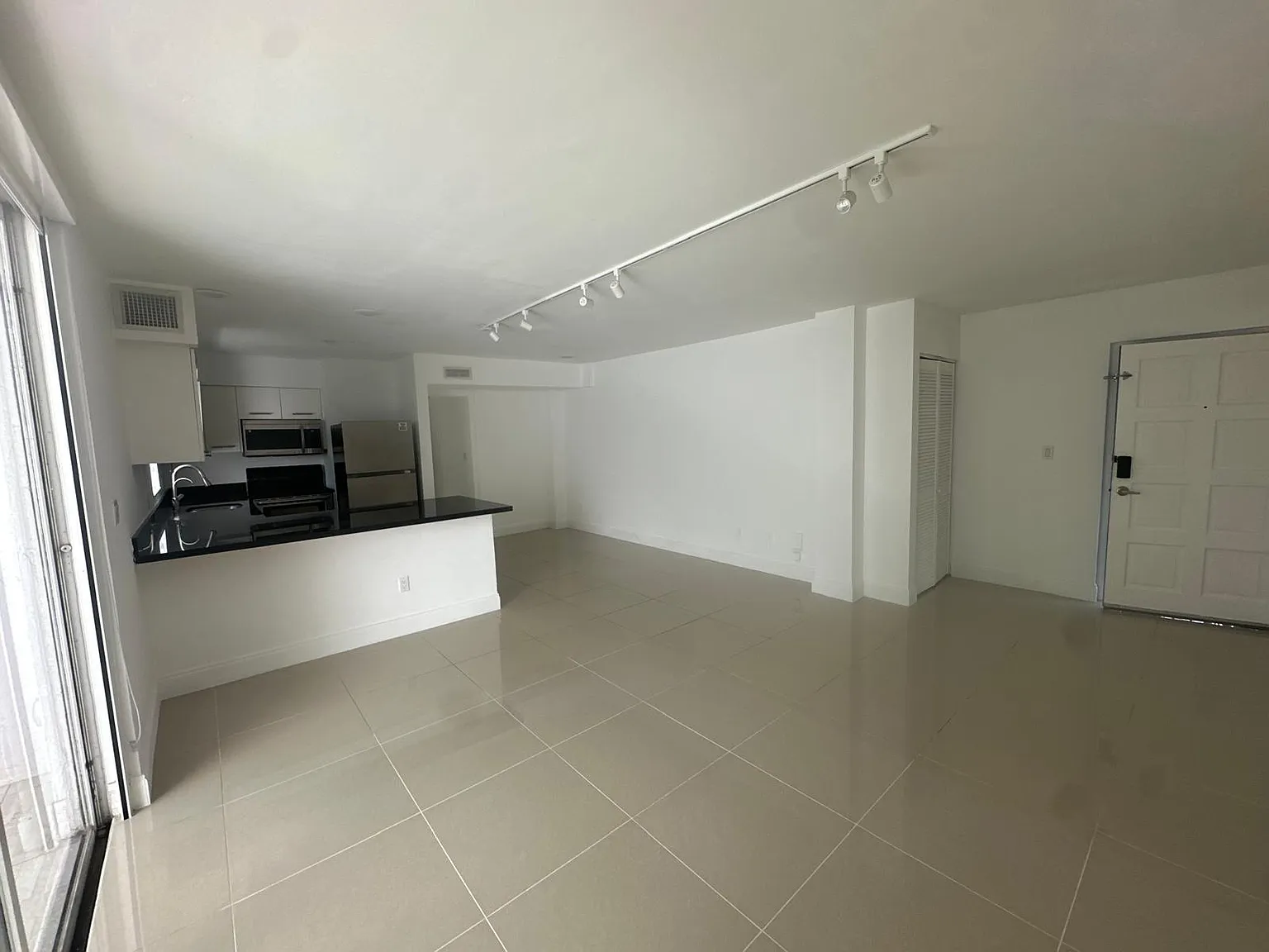 1 bed, 750 sqft, $2,500 — Photo 4
