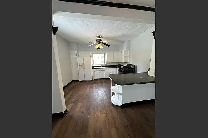 212 W Washington St — Photo 20