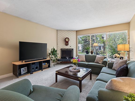 3rd image of 15 Linwood Cres