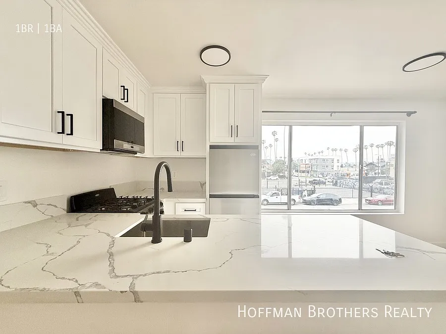 4533 Pickford St, Los Angeles, CA 90019 — Photo 3