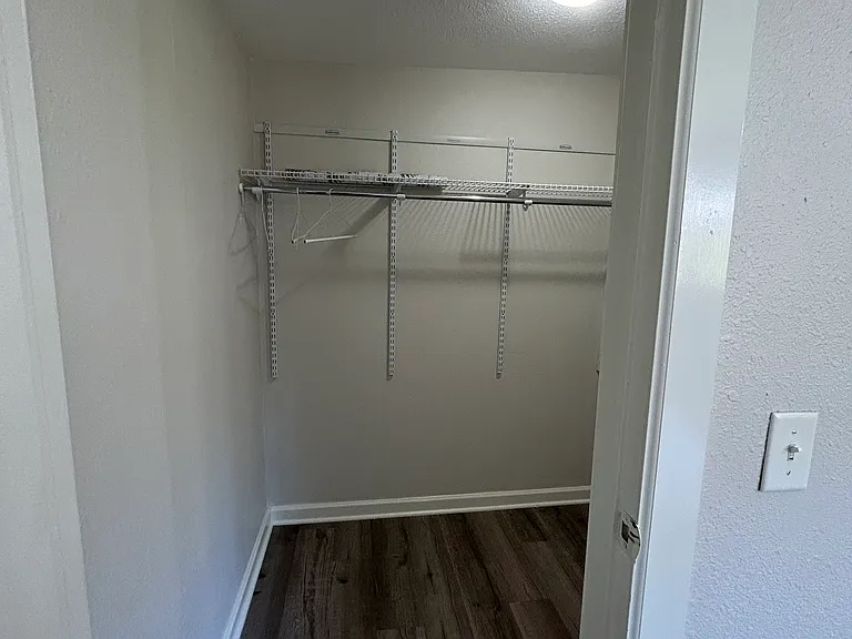2406 Castle Rock Rd — Photo 5