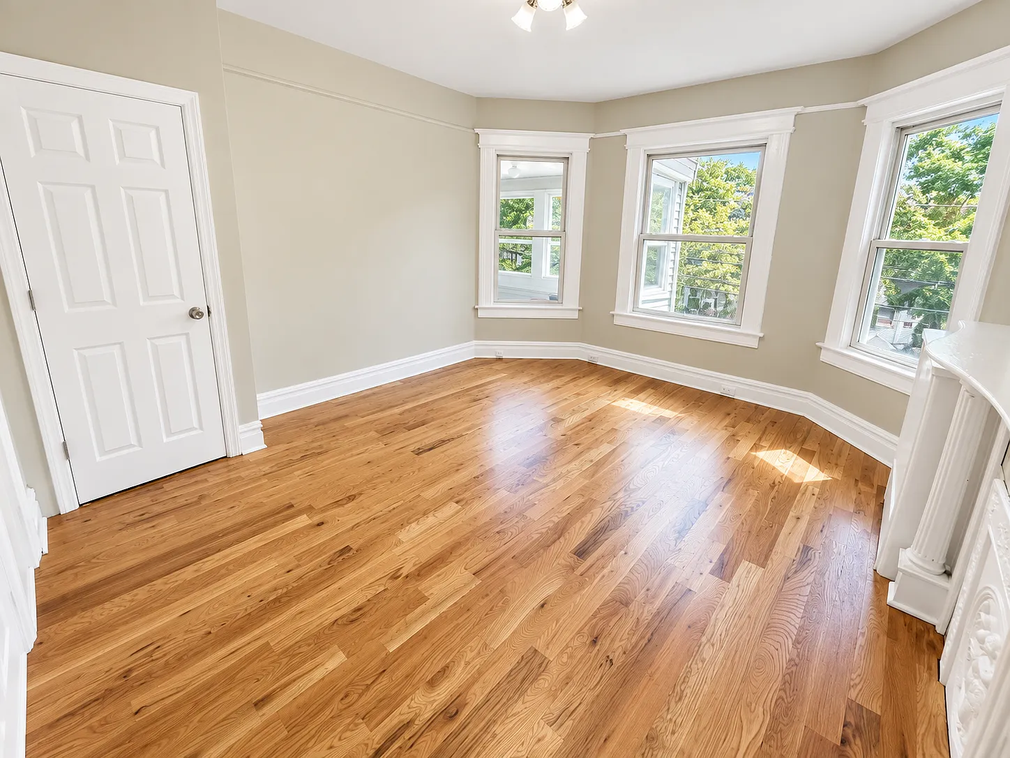 3 bed, 1200 sqft, $2,045 — Photo 3