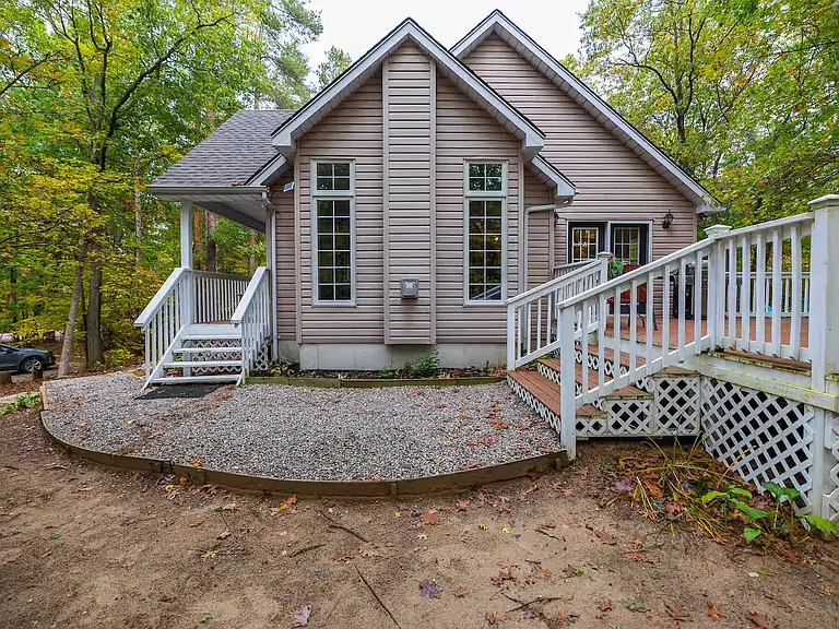 9945 Riverview Rd — Photo 3