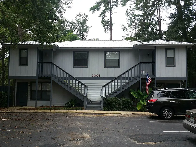 2006 Bradford Ct #D — Photo 1