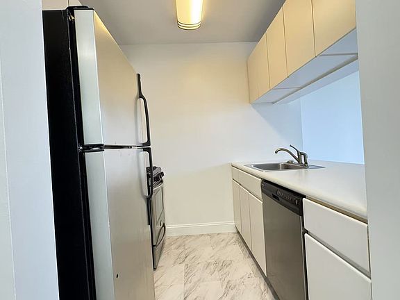 5th image of 300 Albany St APT 7N