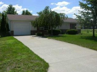 409 W Hillside Dr, Syracuse, IN 46567