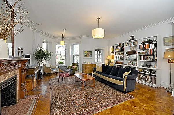 Sold by Realty Collective | media 1