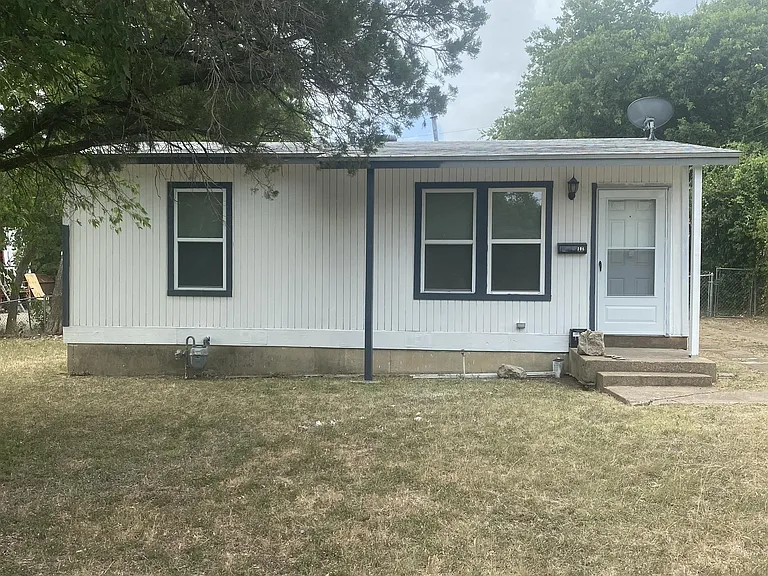 106 E Pearl Ave — Photo 1
