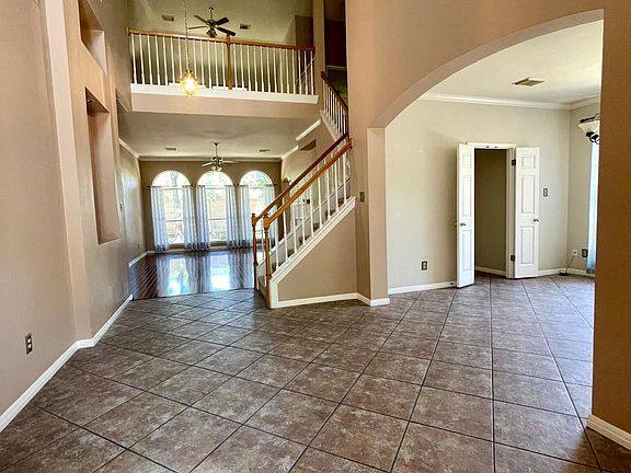 Foyer welcomes you with high ceilings and a seamless flow in the floorplan