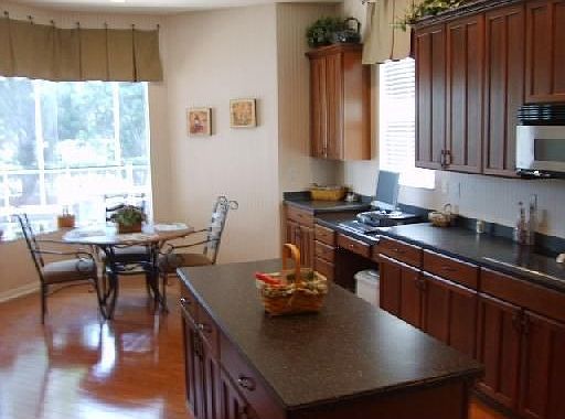 Loads of counter space!