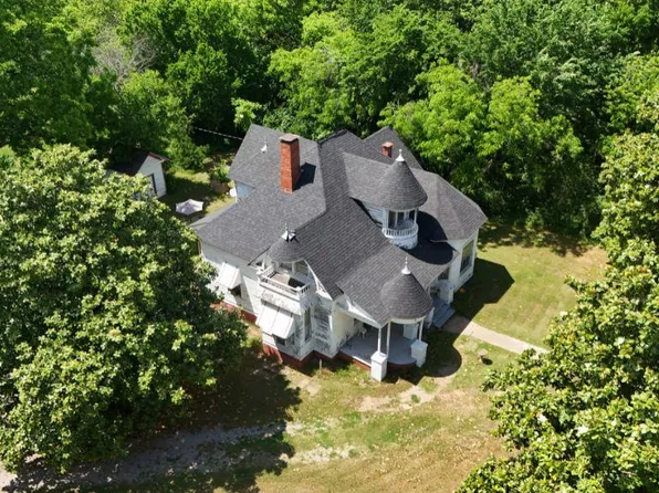 804 N Carr Ave, Wynnewood, OK 73098