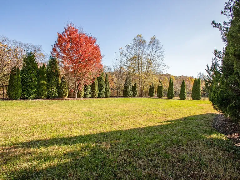 417 Gambrel Ct — Photo 51