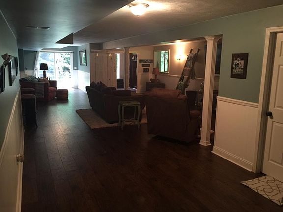 3rd image of 929 NE Tibalew Dr