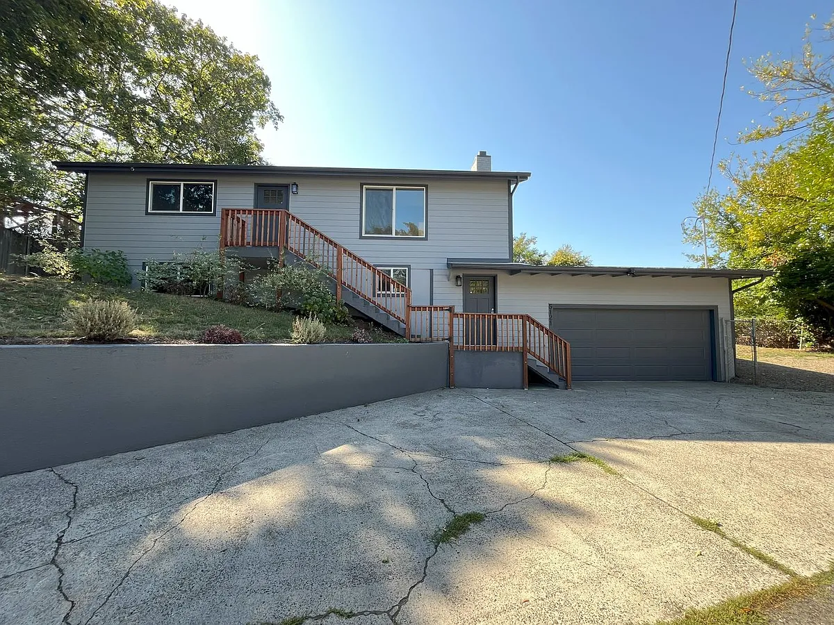 Building Photo - 5121 SE 136th Ave