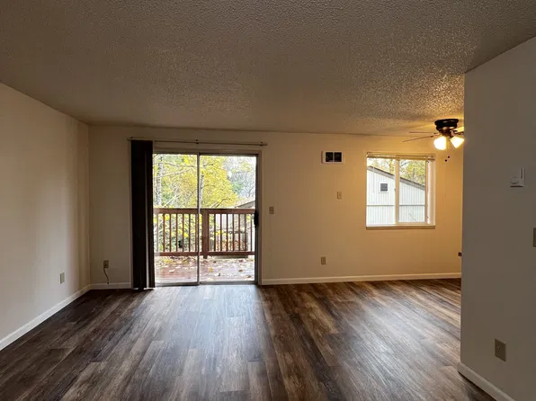 Clark Creek Apts