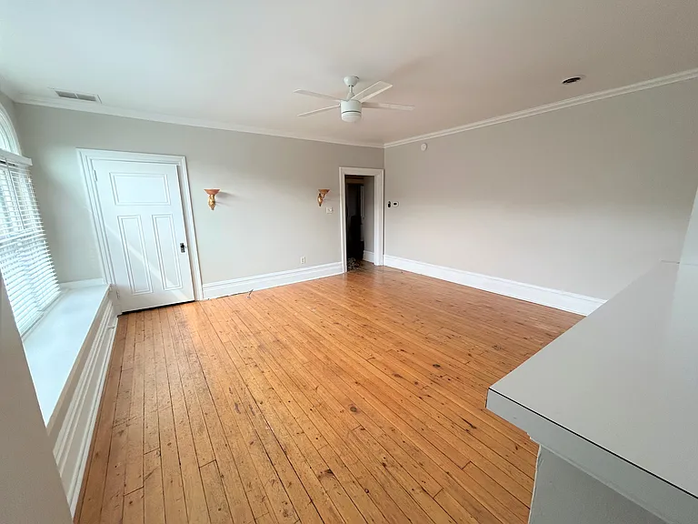 920 College St #3B — Photo 23