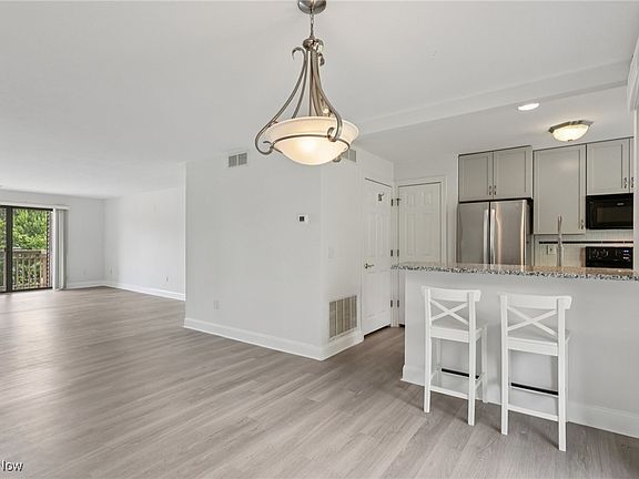 2nd image of 3800 Rosemont Blvd APT 116A