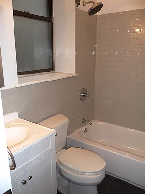 Rented by Perry Associates NYC Inc | media 16
