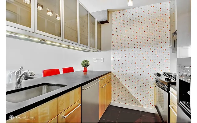 Rented by Douglas Elliman | media 4