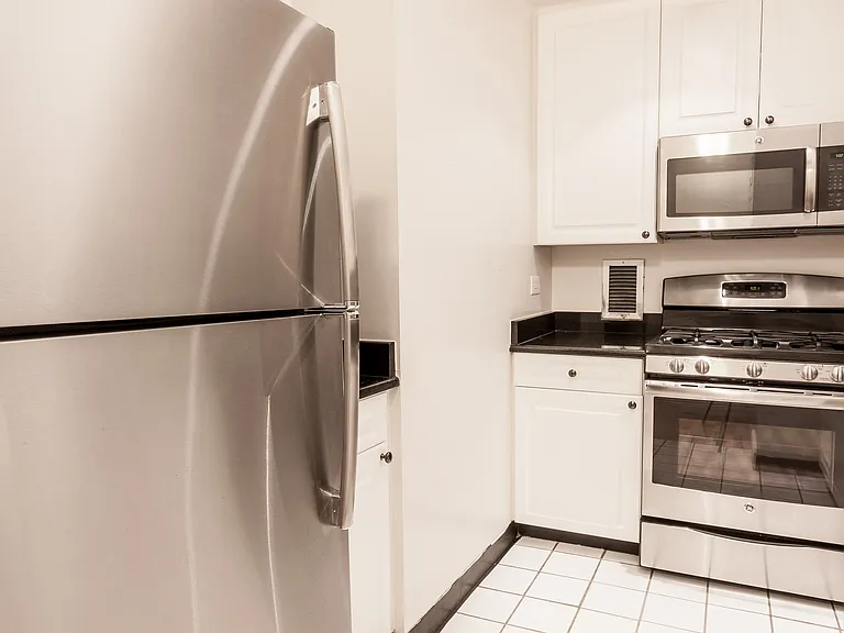 182 E 95th St #19K — Photo 4