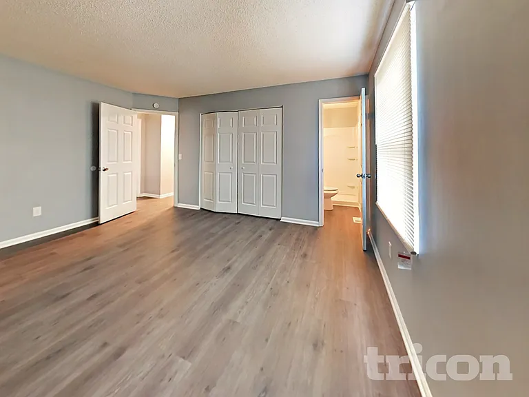 111 Woodspur Rd — Photo 7