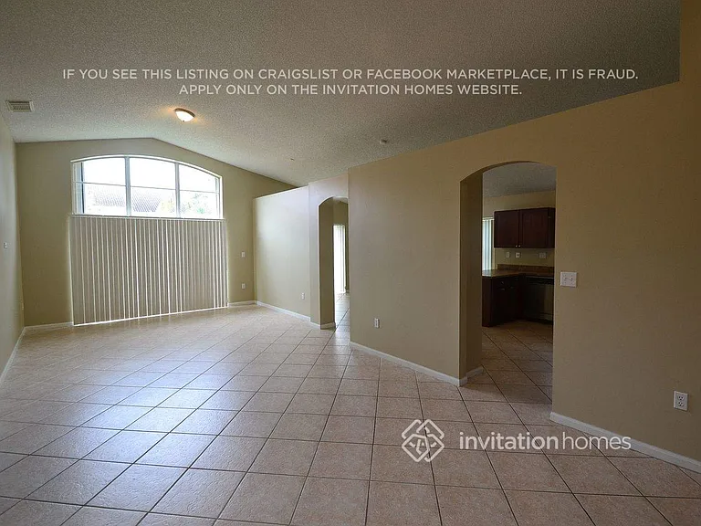 16594 NW 7th St — Photo 2