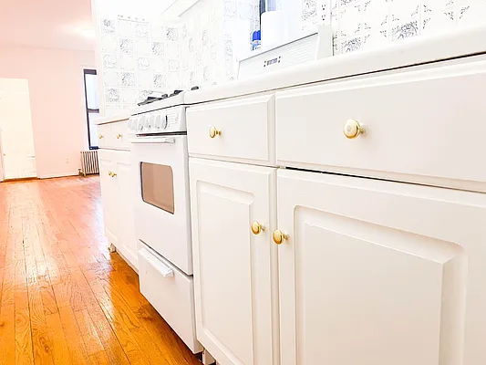 Rented by RealTegrity NY LLC | media 14