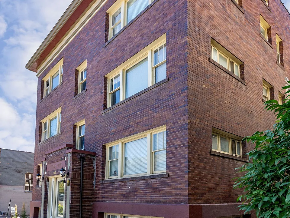 Lincoln Arms Apartments