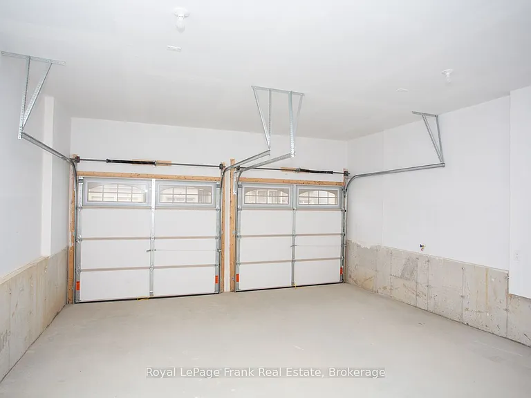 5 Hennessey Cres — Photo 46