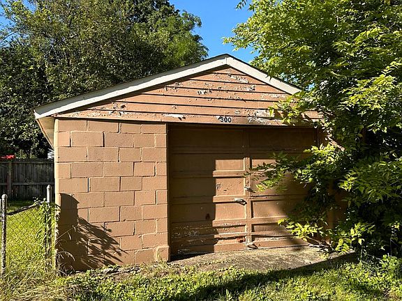 5th image of 300 S 39th St