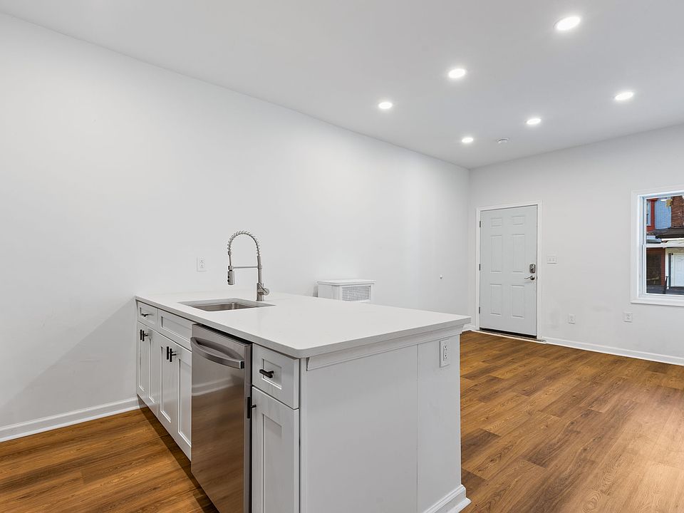 Living Area / Kitchen