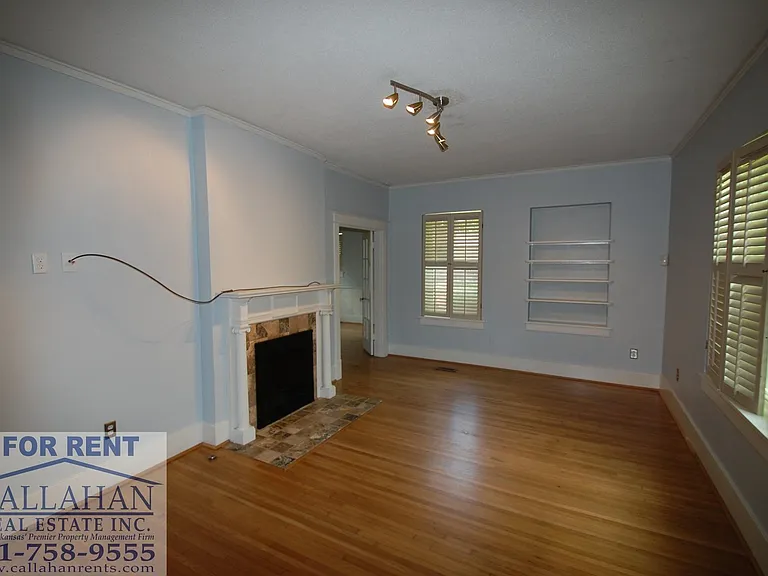 917 Skyline Dr — Photo 3