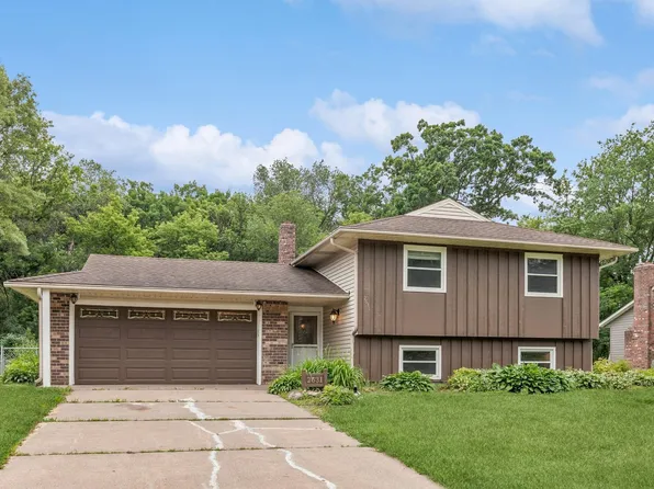 2631 Interlachen Dr, Stillwater, MN 55082