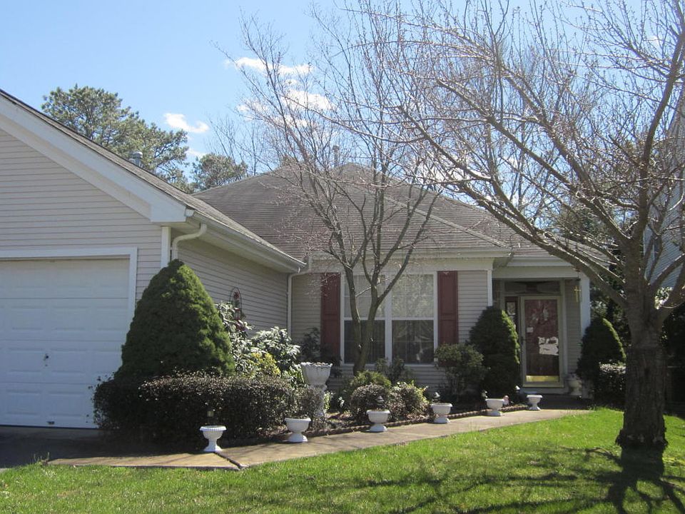 1st image of 3 Goldensprings Dr