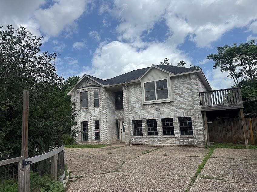 1st image of 5407 Victoria Dr