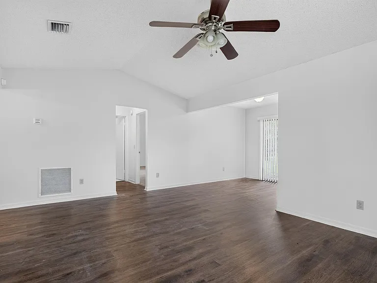 1445 Classic Oak Rd W — Photo 9