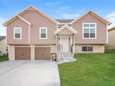 409 W Heritage Dr, Raymore, MO, 64083
