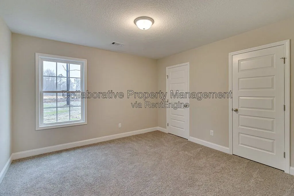 4 bed, 2.0 bath, 1848 sqft, $2,400 — Photo 3