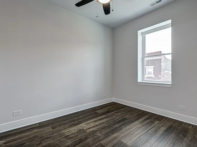4330 Pulaski — Photo 5