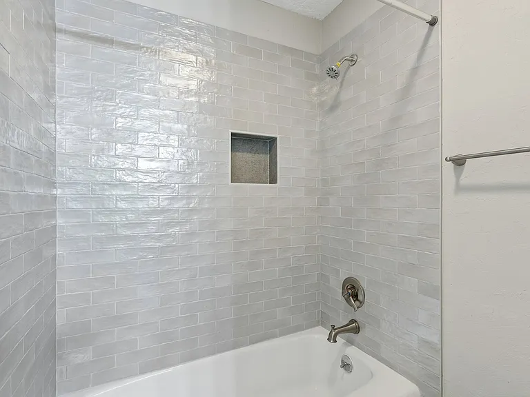 Bathroom 2-2