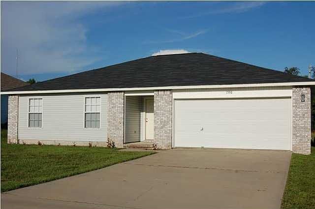 1st image of 1530 Oak Dr