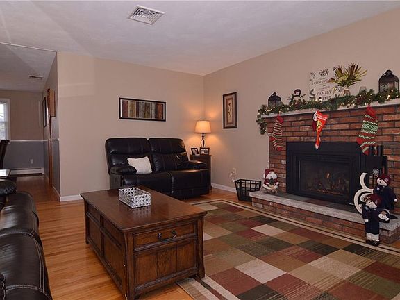 5th image of 9 Candlewood Dr