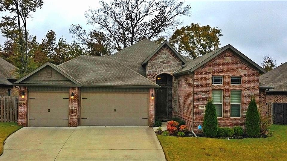 1st image of 1803 NE Steinbeck Dr